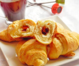 Cornuri cu ciocolata – Croissants
