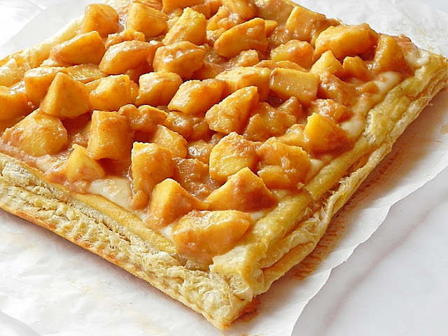 tarta cu crema de vanilie si mere