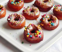 Gogosi cu ciocolata – Doughnuts