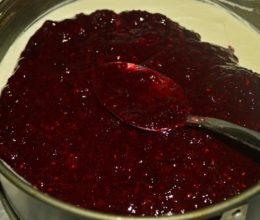 cum se face cheesecake cu jeleu de fructe de padure